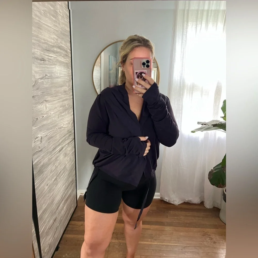 Lululemon Yoga Wrap Dark Purple Size 8 - Picture 2 of 9
